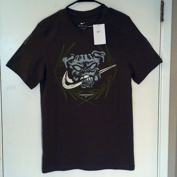 NEW NIKE SPORTSWEAR "Bulldog on Swoosh Tee" MEN'S BROWN T-SHIRT SMALL HV4139-237 - Picture 1 of 6